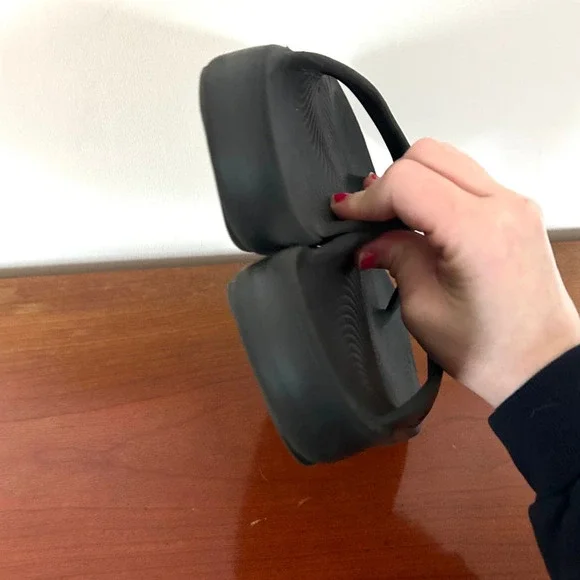 OOFOS Black Thong Rubber Comfort Flip-Flop Sandal Unisex - Picture 3 of 6